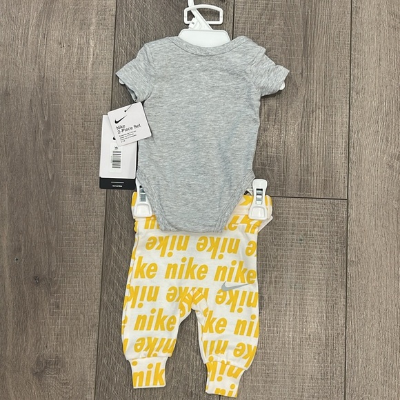 COPY - Nike 2 Piece Set For Newborn New With Tags - Picture 3 of 7